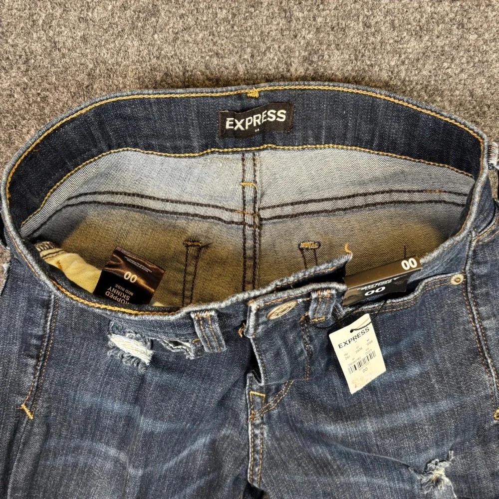 NEW Express‎ Cropped Skinny Mid Rise Distressed Jeans Dark Wash Women's Size 00